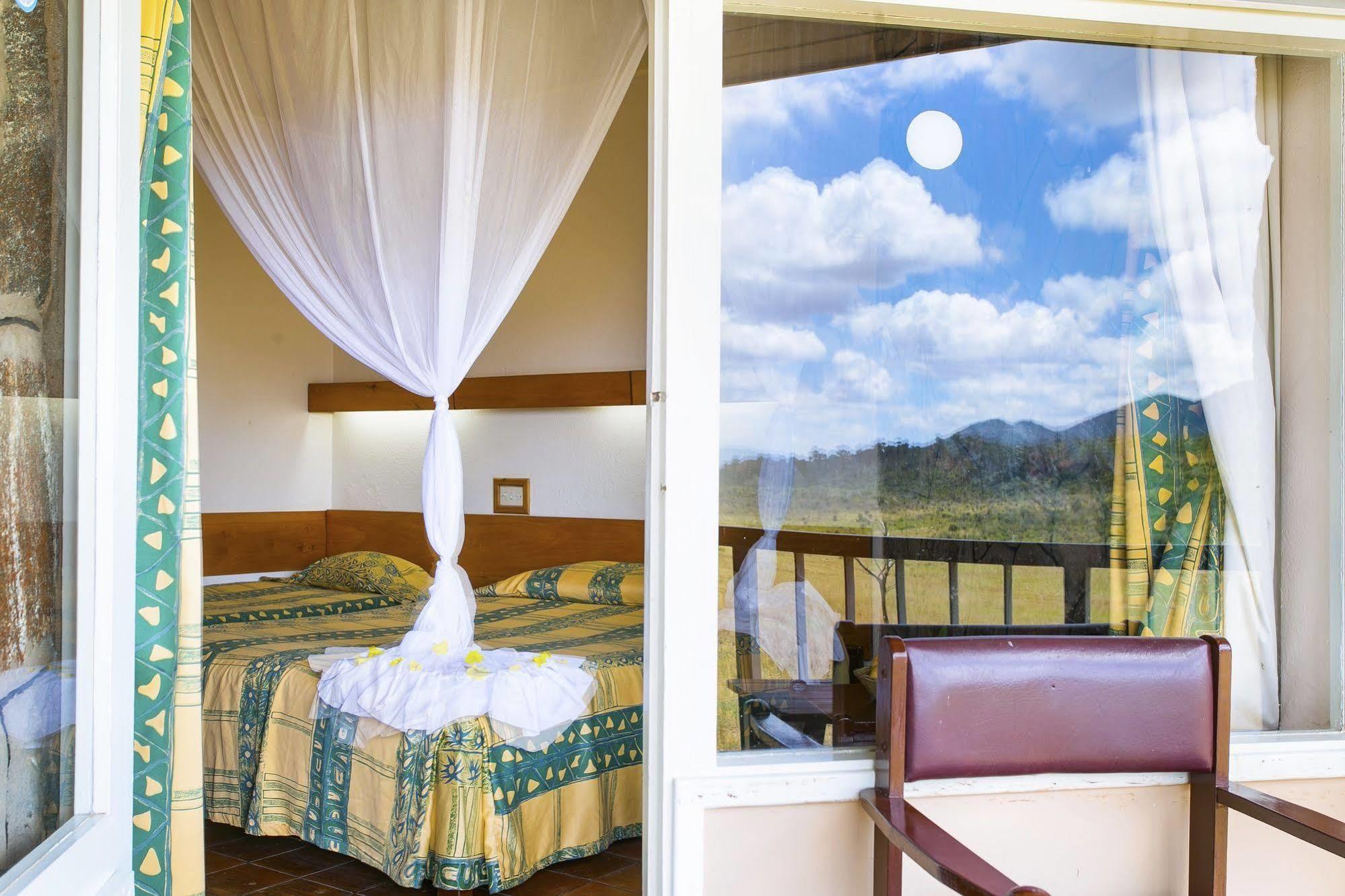 Ngulia Safari Lodge Tsavo Bagian luar foto