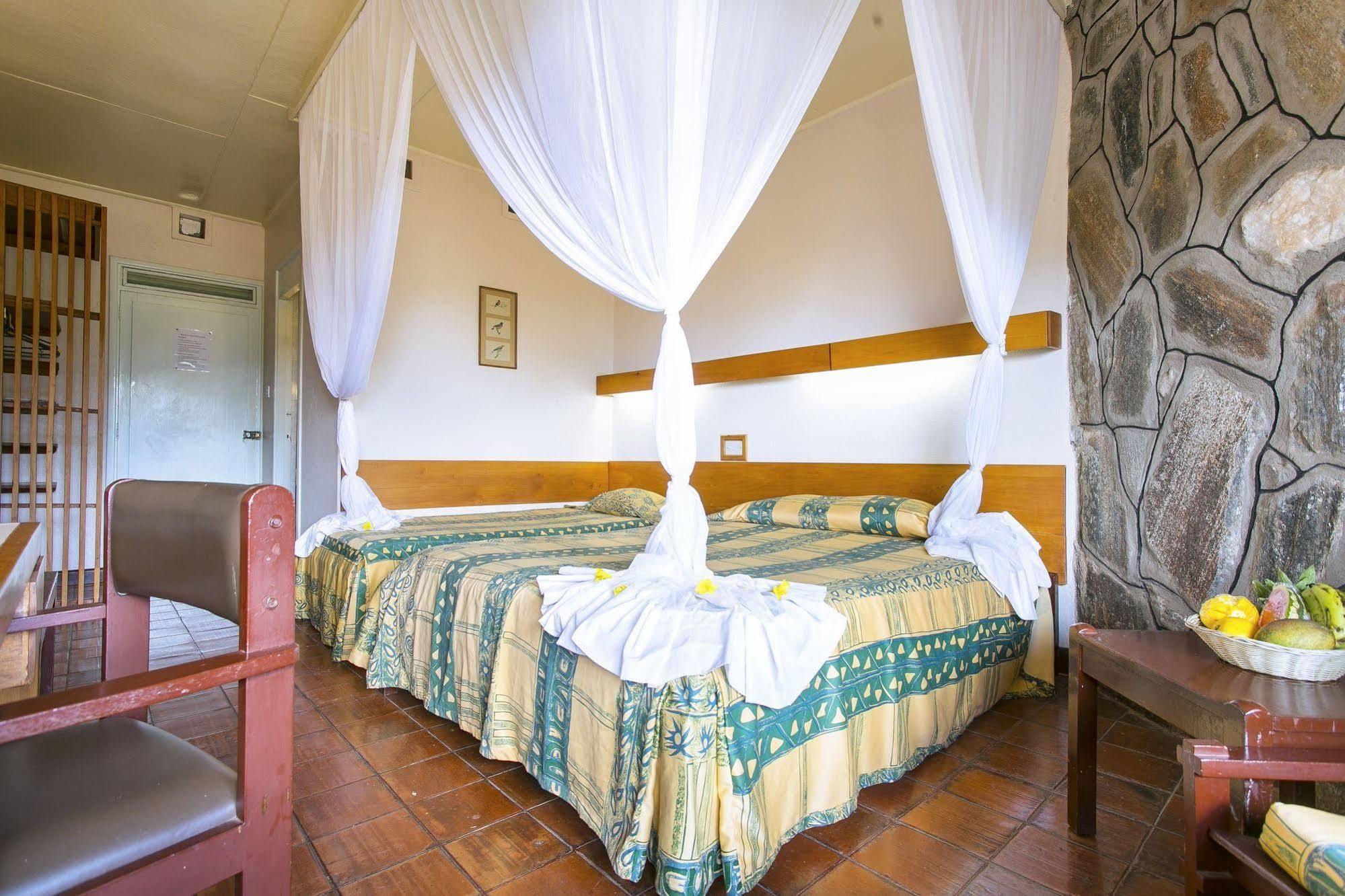 Ngulia Safari Lodge Tsavo Bagian luar foto