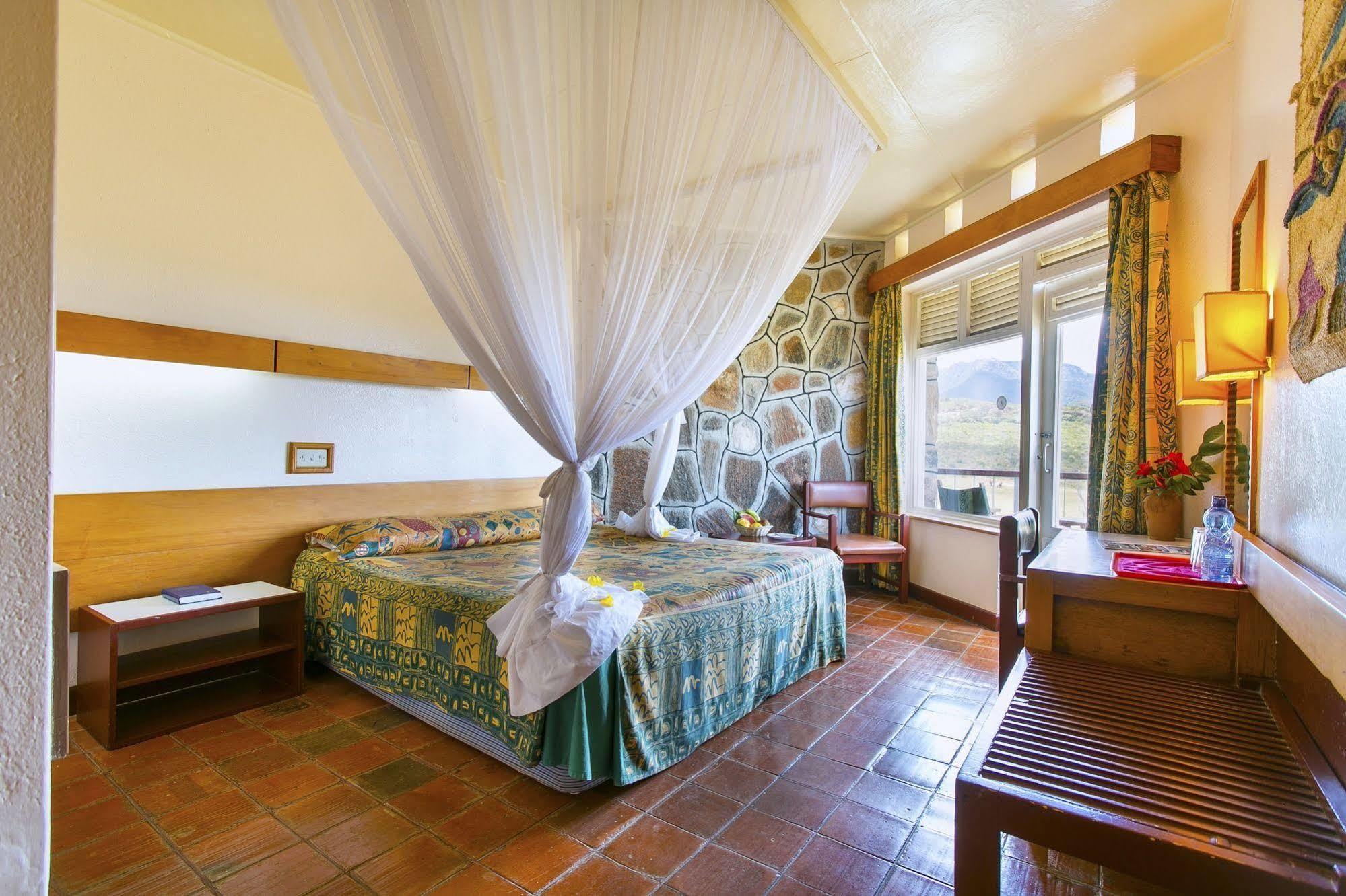Ngulia Safari Lodge Tsavo Bagian luar foto