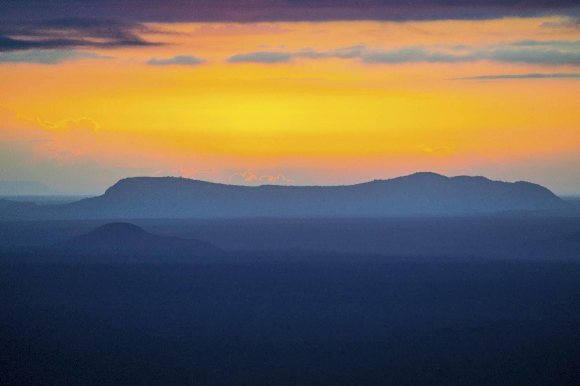 Ngulia Safari Lodge Tsavo Bagian luar foto